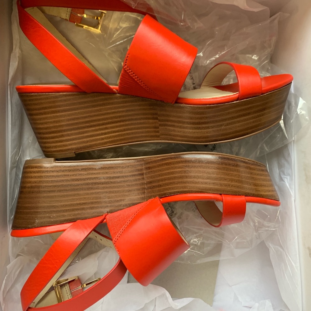 Wore them for a party years bac don’t like orange - Picture 2 of 3